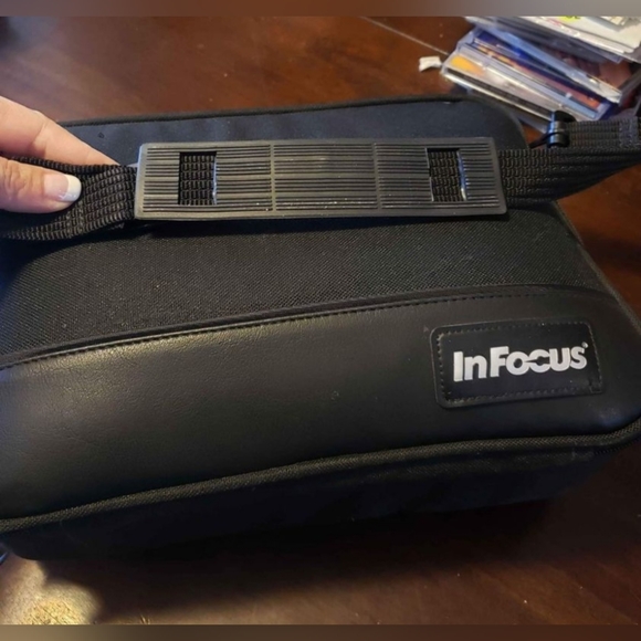 Infocus LP70 Video Projector - Picture 6 of 8